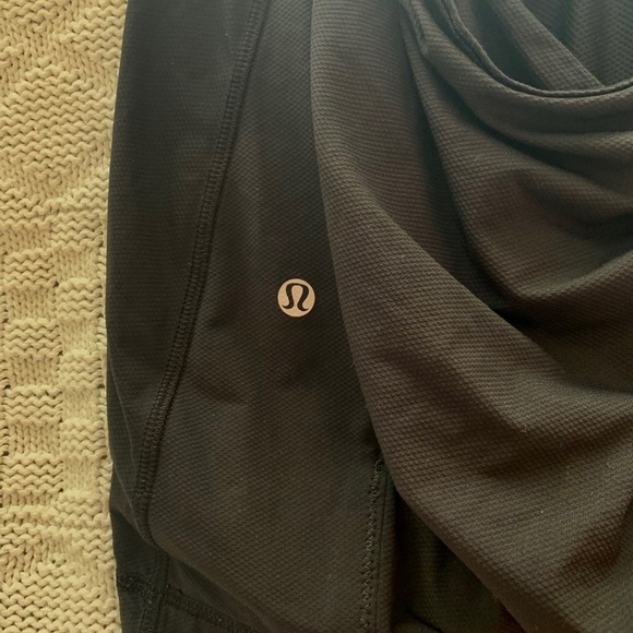 Black lululemon tank - Picture 4 of 5